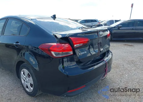 2017 Kia Forte Lx z USA, uszkodzony, nr VIN 3KPFK4A79HE158573